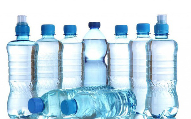 Nên sử dụng nước đóng chai hay máy lọc nước uống trực tiếp?